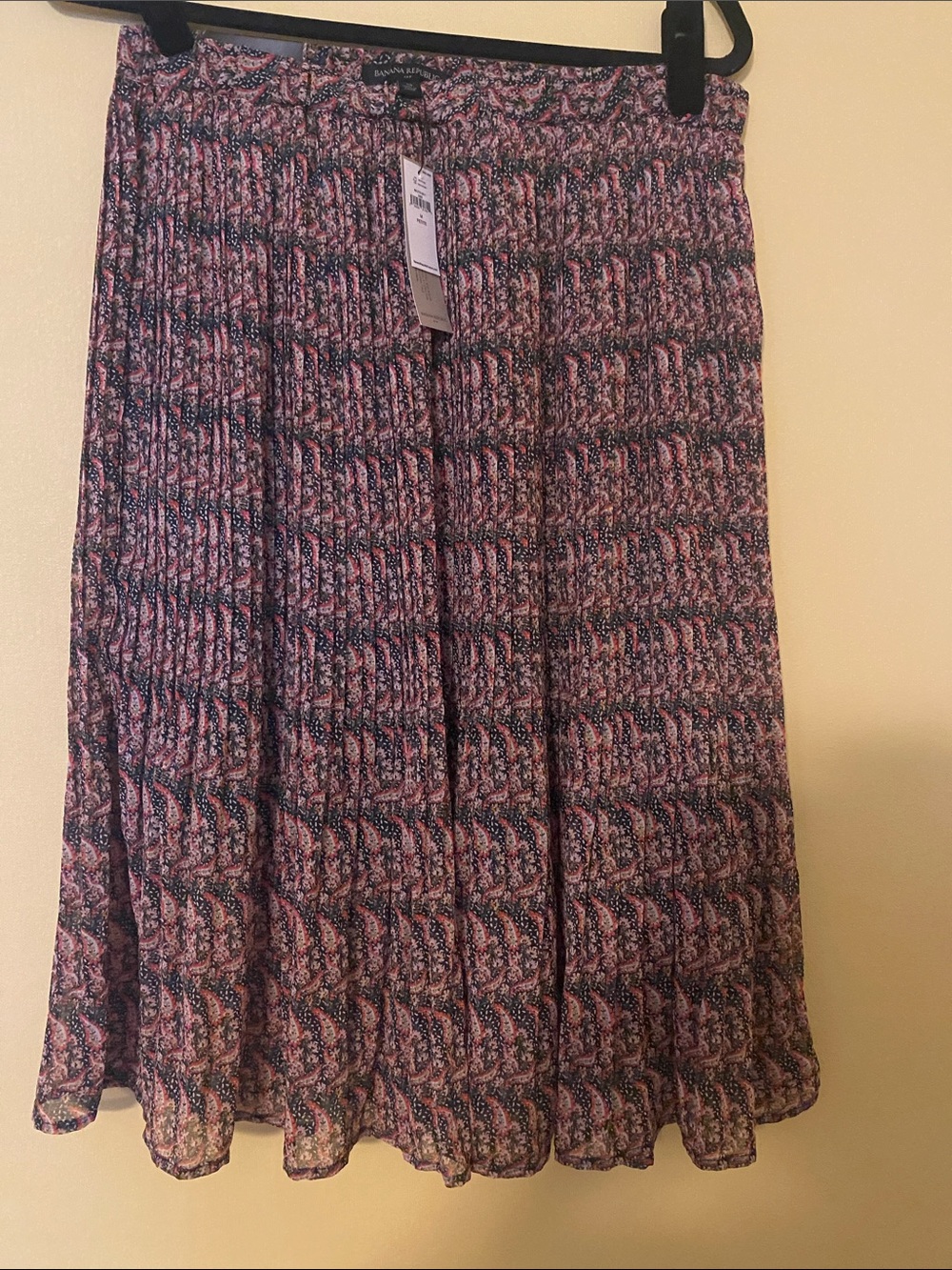 Banana Republic Factory Pink and Navy Patterned Pleated Skirt